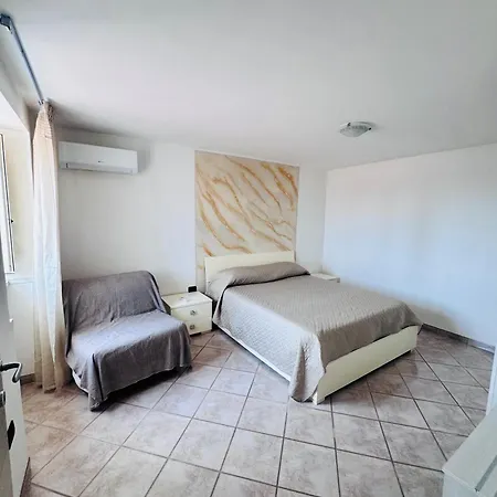 Domus Carolina * بومبيي